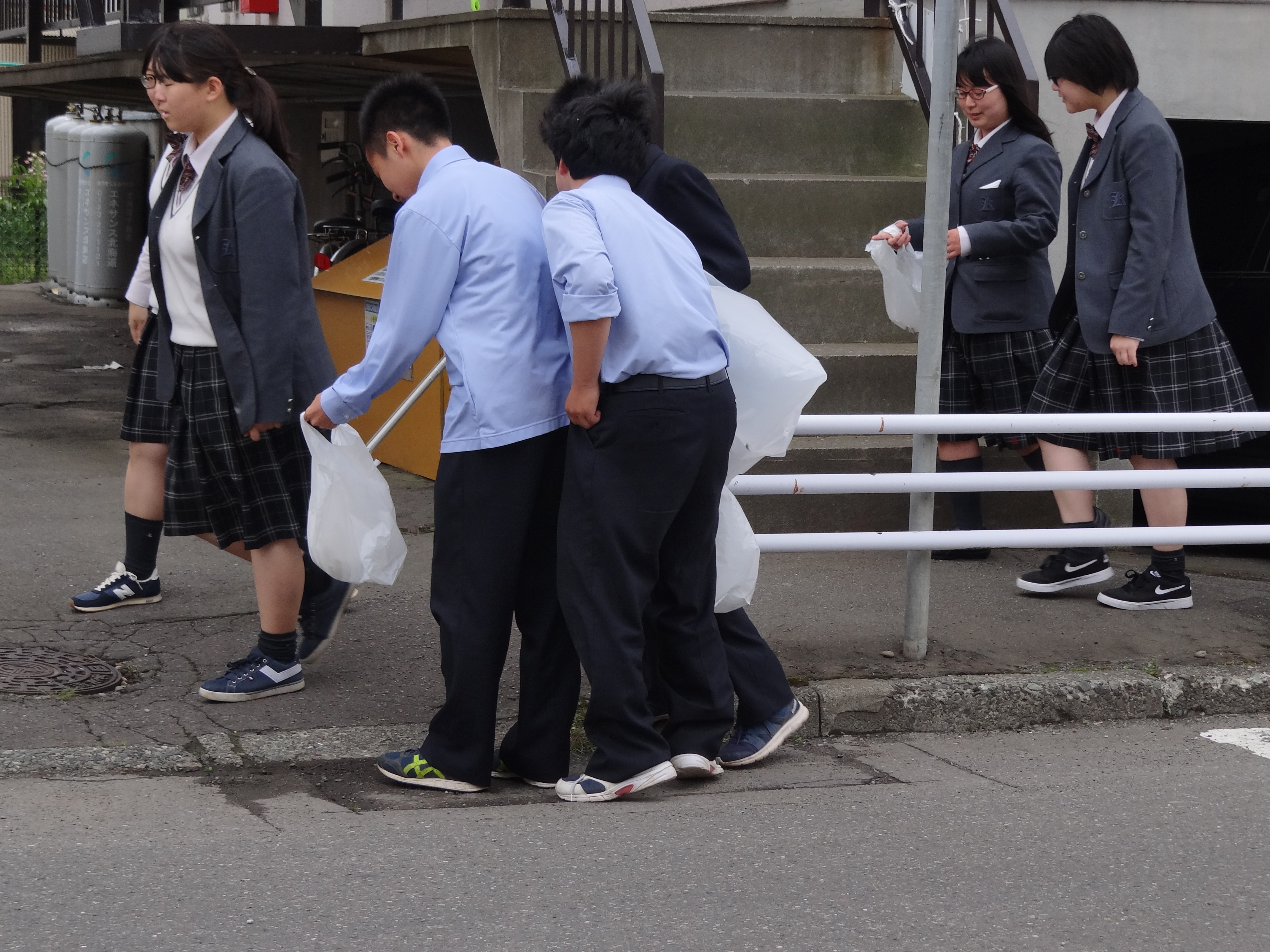 奉仕活動を行いました | 駒澤大学附属苫小牧高等学校
